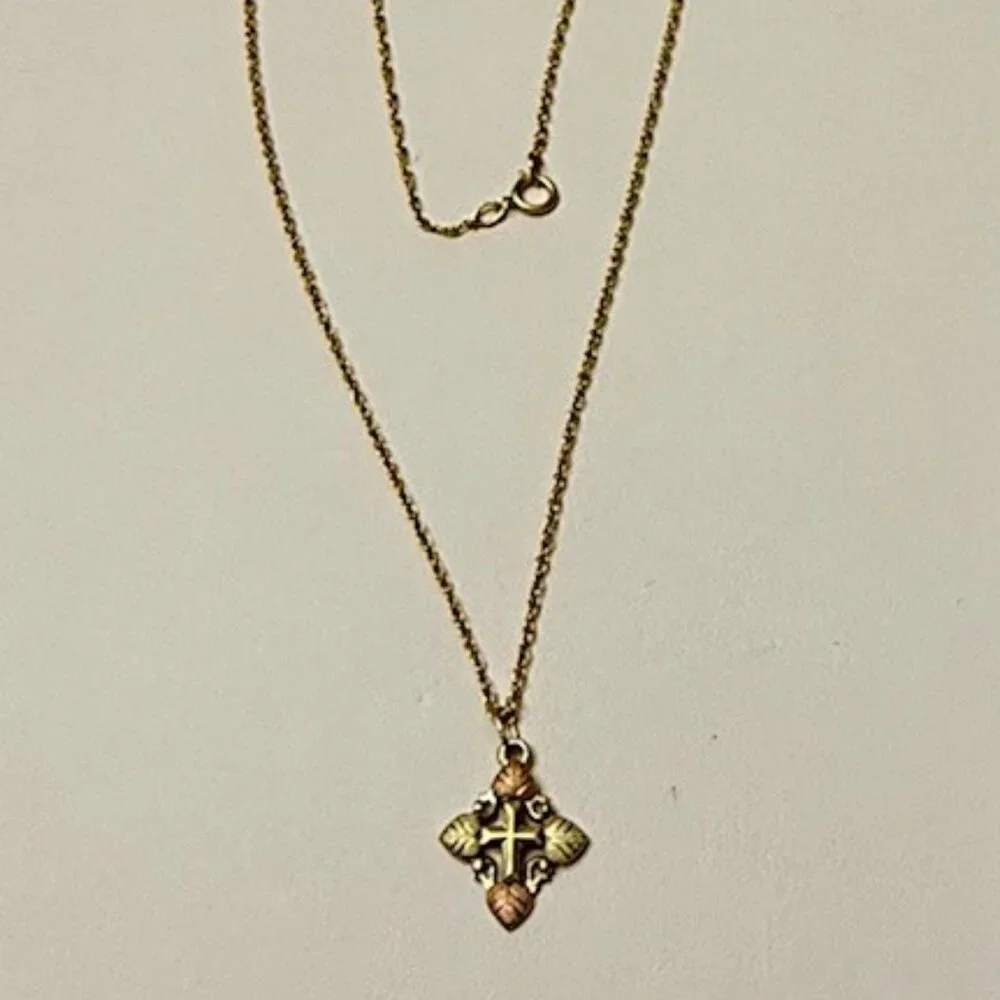 BLACK HILLS GOLD Cross Pendant - Picture 3 of 7
